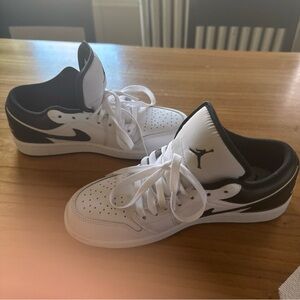 Jordan Air 1 Low White Black Sneakers